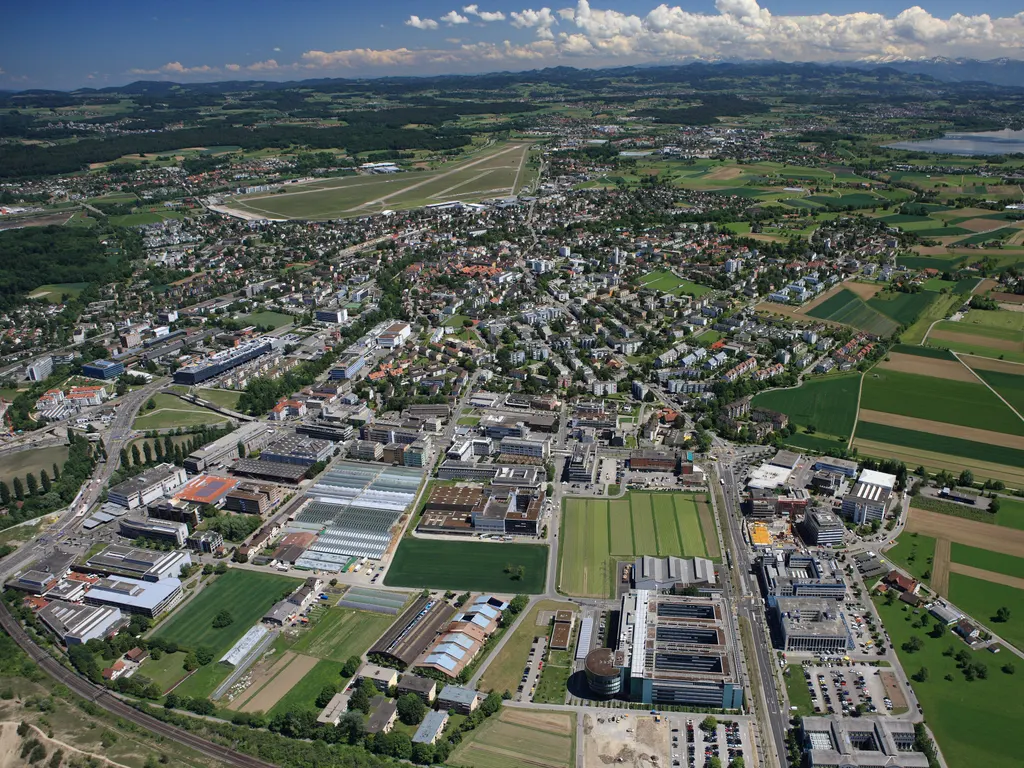 Photovoltaik-Anlage auf einem Haus in Dübendorf